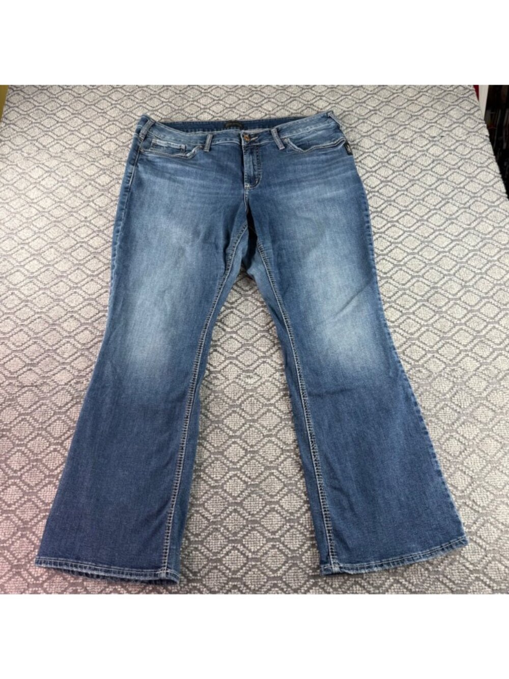 Silver Jeans Suki Bootcut Medium Wash Embroidered Pockets Size 18 L31 - Picture 3 of 15
